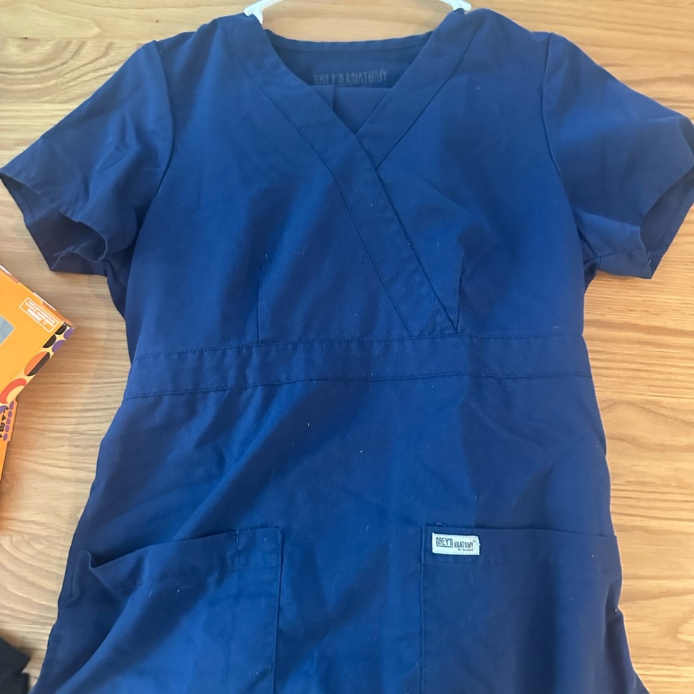 Grey’s Anatomy 3 sets of scrubs black, grey and navy blue bottoms XS tops S - Picture 5 of 11